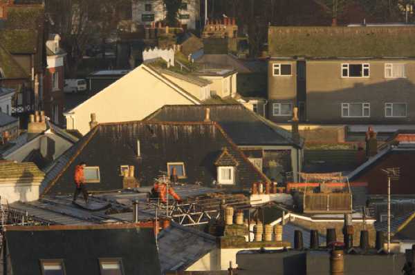 21 January 2020 - 09-02-58
Somewhere off Newcomen Road in Dartmouth (as best as I can tell) there's a tin roof going on yet another property.
